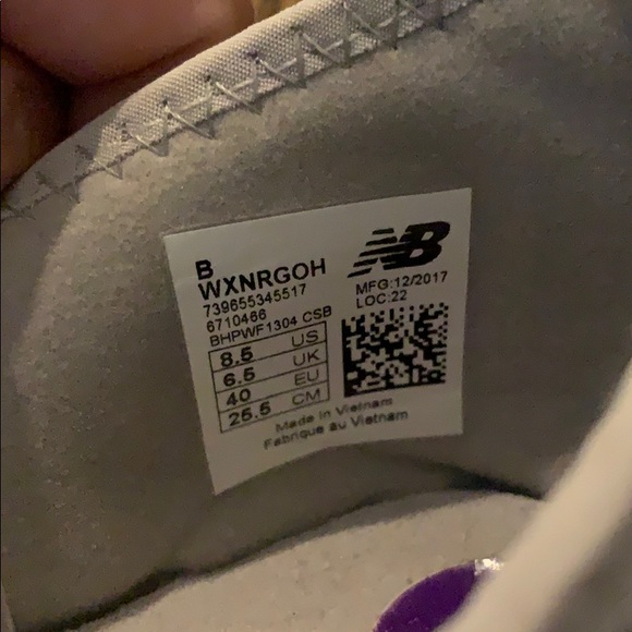 New Balance shoes - Picture 2 of 3